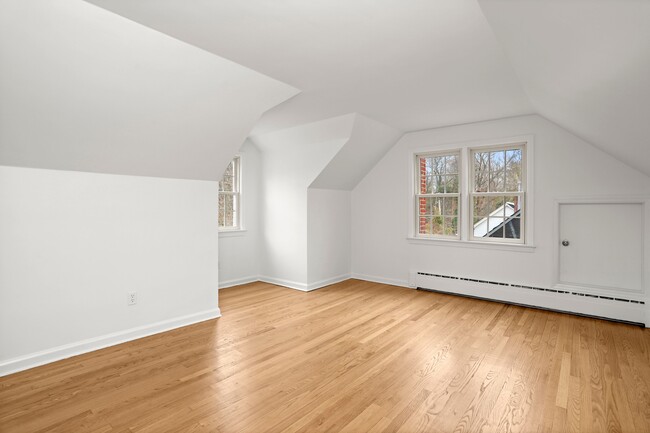 Building Photo - 148 Old Mill Rd