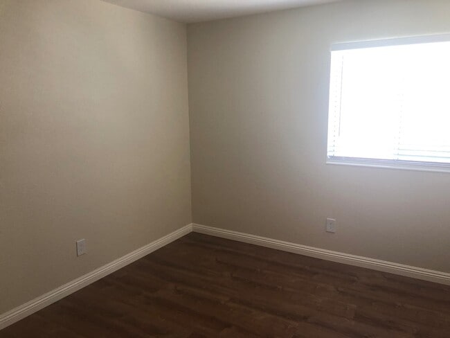 Building Photo - 1032 Wood Hollow Cir