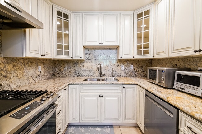 Building Photo - 22836 Hilton Head Dr