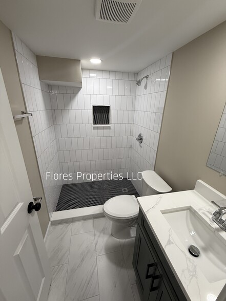 Building Photo - 1136 Pauline Ave