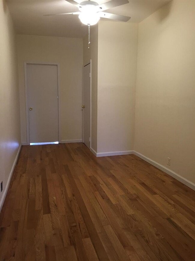 Building Photo - 411 Adams St