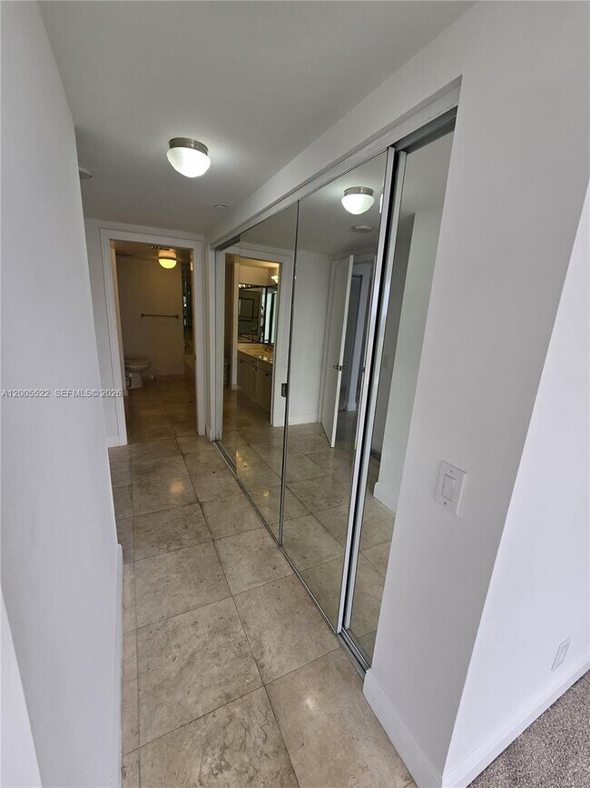 Building Photo - 3610 Yacht Club Dr