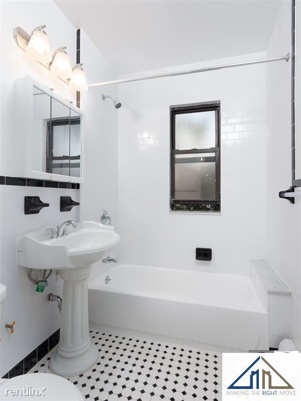 Building Photo - 155 E 206th St