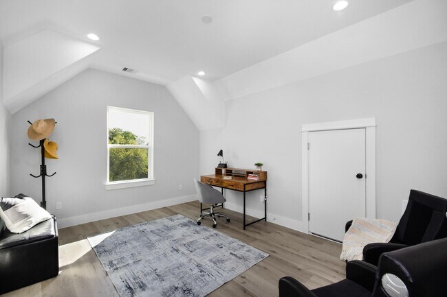 Building Photo - 2105 Sam Wilson St