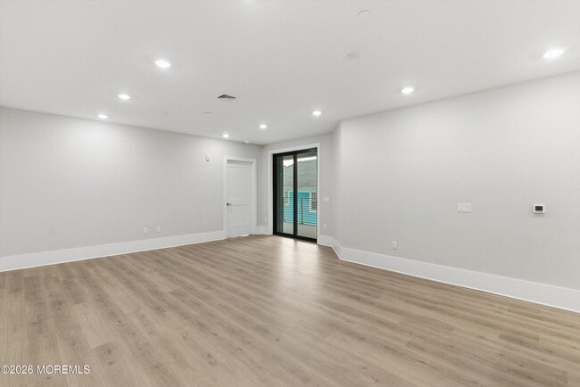 Building Photo - 215 2nd Ave