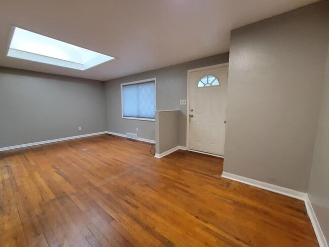 Building Photo - 137 Rosemont Dr