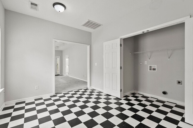 Building Photo - Nice 3 Bed 2 Bath Home! Available Now!
