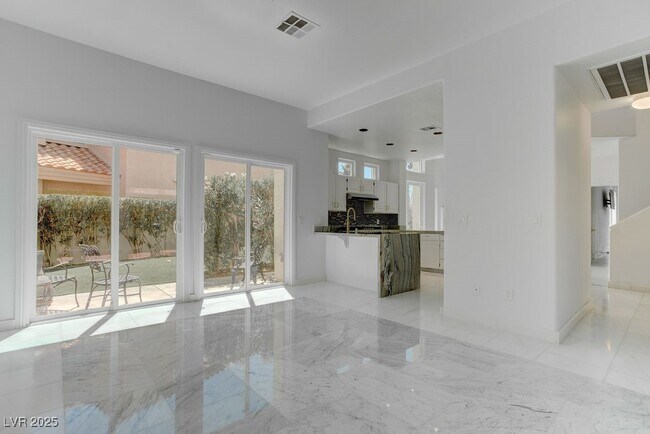 Building Photo - 8953 Diamond Falls Dr