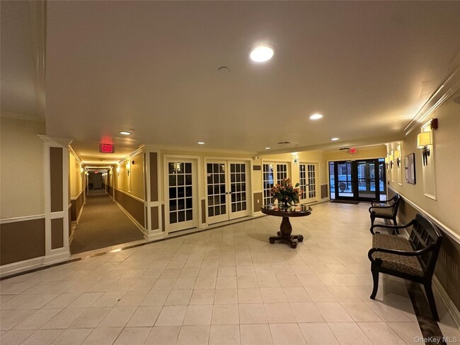 Building Photo - 75 Quaker Ave