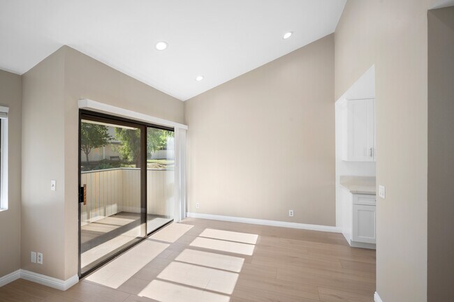 Building Photo - 10574 Sunland Blvd