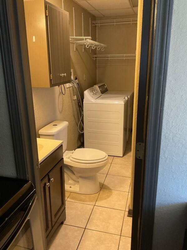 Building Photo - 709 S 13th St