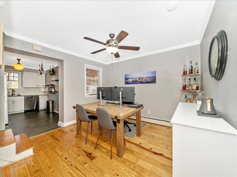 Building Photo - 313 S Market St