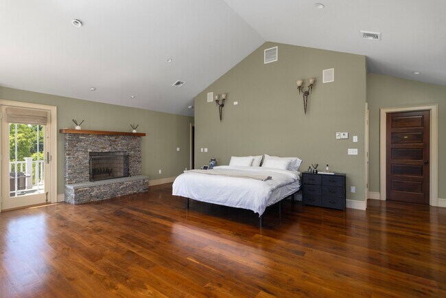 Building Photo - 57 Esmond Ave