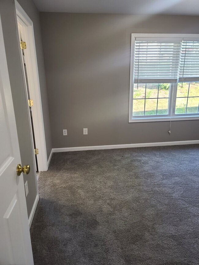 Building Photo - 3 Bedroom Townhouse for Rent in Waynesboro!