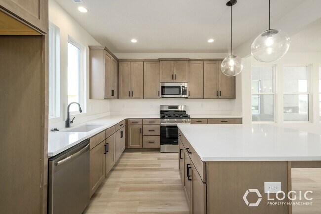 Building Photo - 1452 W Cook Ln