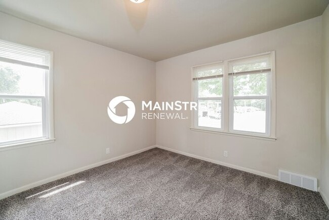 Building Photo - 3 Bedroom Pet-Friendly Home in Kansas City, MO with Main Street Renewal