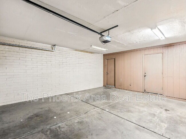 Building Photo - 3109 E Pueblo Ave