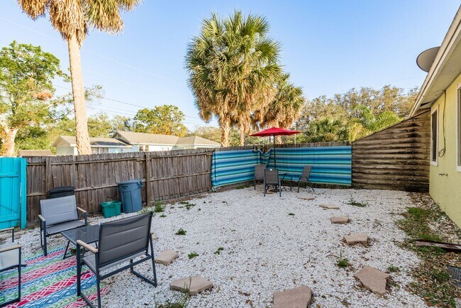 Building Photo - Beautifully Maintained 2-Bedroom, 2-Bath Villa in Tarpon Springs