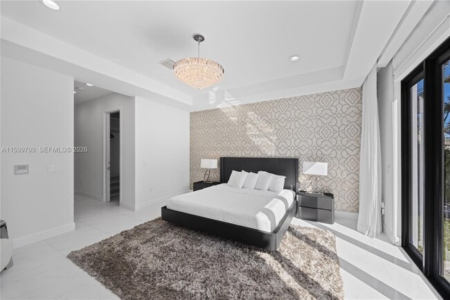 Building Photo - 513 Palm Dr