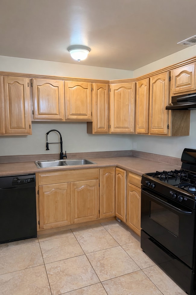 Building Photo - 5443 E Lester St