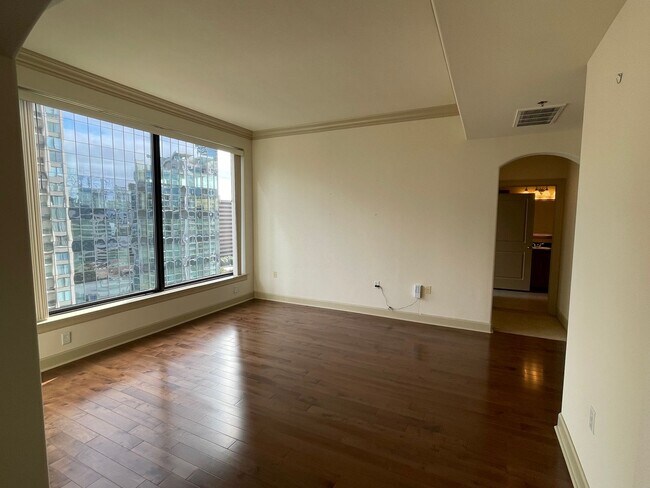 Building Photo - 2 Bedroom, 2 Bathroom Spacious Condo with Dining & Living Room within Heart of Buckhead