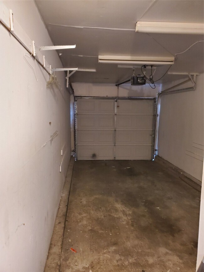 Building Photo - 6701 Sands Point Dr