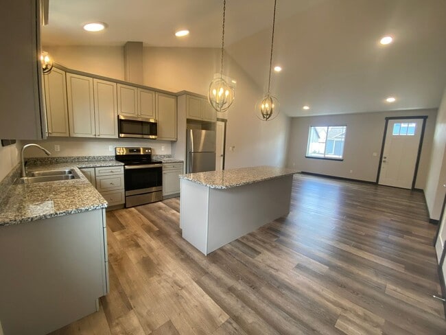 Building Photo - BONUS RENT SPECIAL! Exceptional 3 Bed, 2 B...
