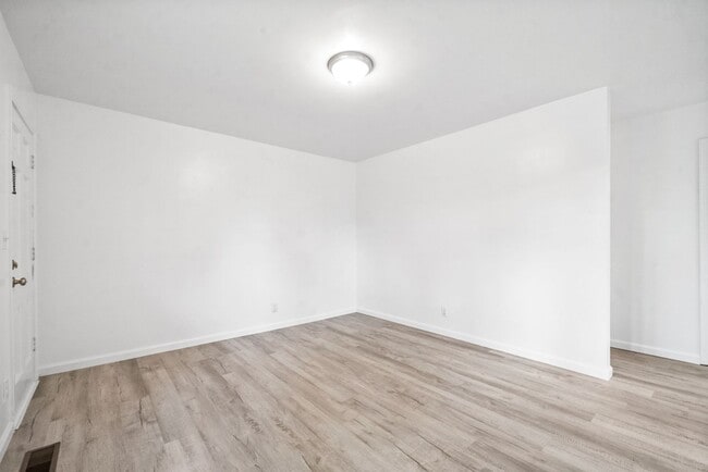 Building Photo - 1953 Batts Ln