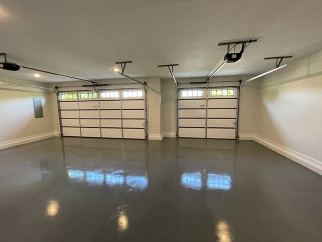 Building Photo - Vonore 37885 - 4 bedroom, 3 bath in Tellico Village - Contact Ed Johnson 865-924-5045