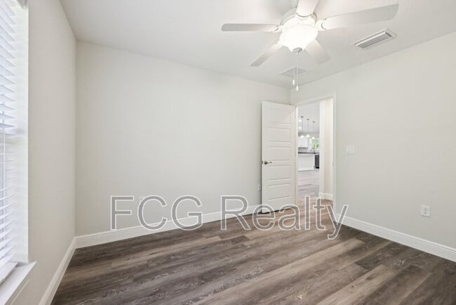 Building Photo - 10675 N Adler Dr