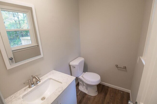 Building Photo - 1909 Newton Dr