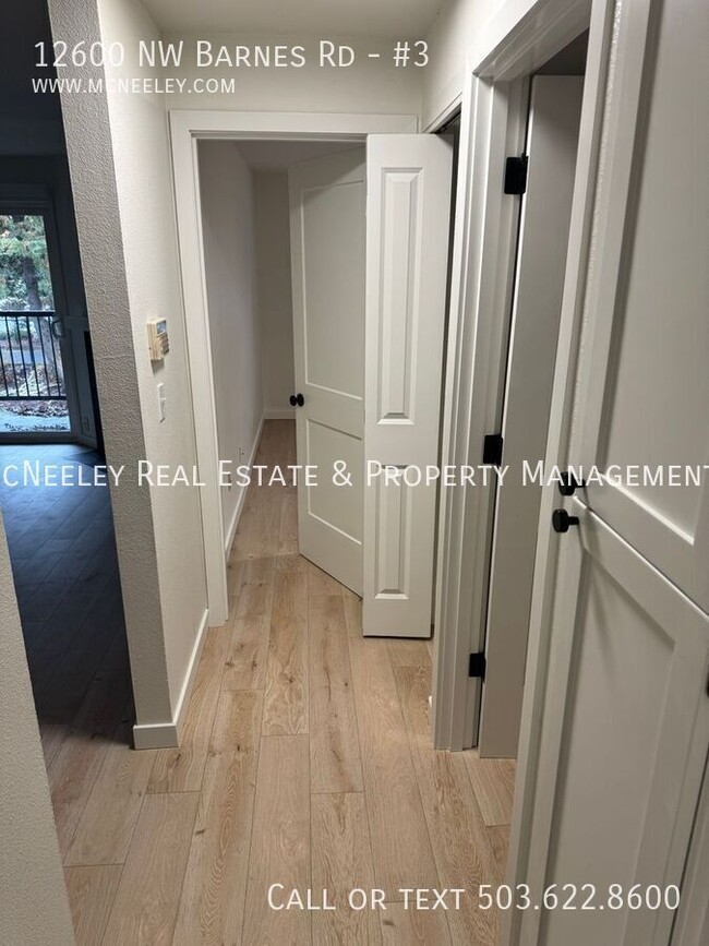 Building Photo - Remodeled Top Floor Condo in West Lake Vil...