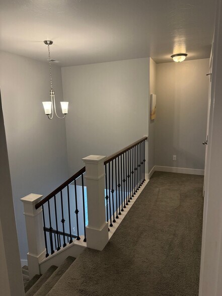 Building Photo - 175 E 560 N