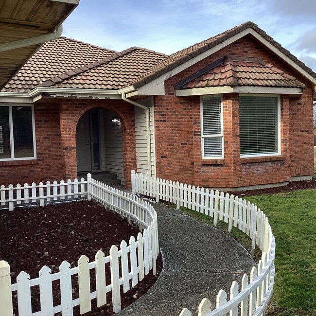 Building Photo - Ranch Style Rambler located in Stannwood