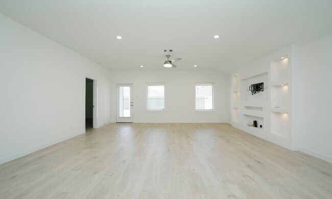 Building Photo - 31707 Melkridge Rd