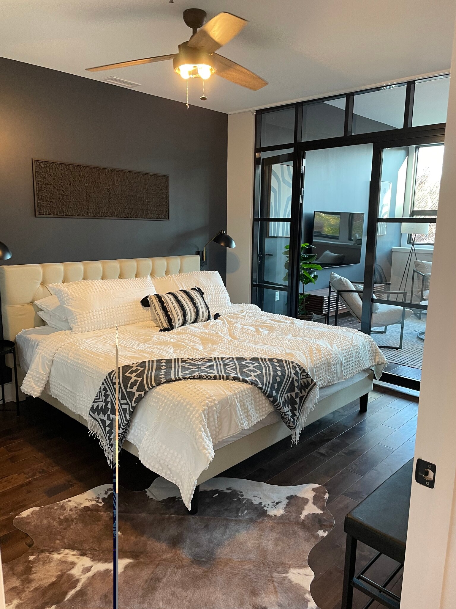 Building Photo - 122 College St