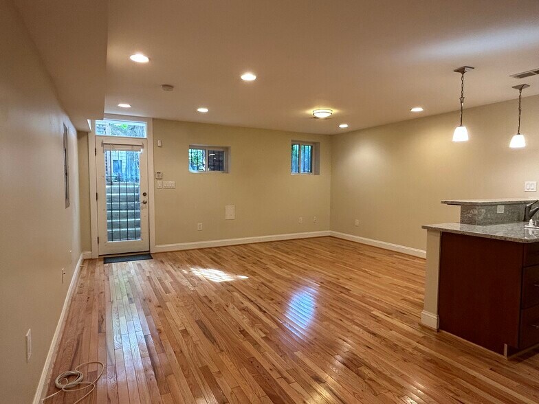 Building Photo - 3547 10th St NW