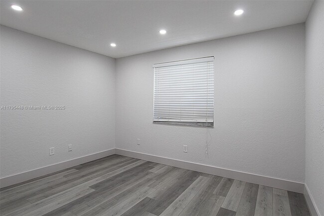 Building Photo - 17255 SW 95th Ave