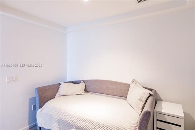 Building Photo - 801 S Miami Ave