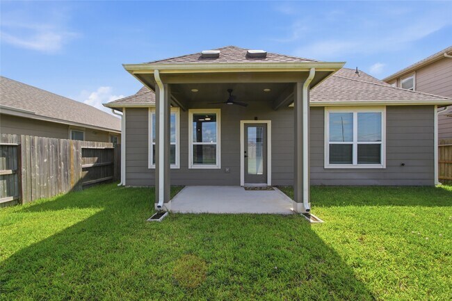 Building Photo - 7302 Toluca Dr