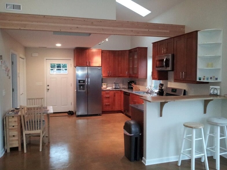 Building Photo - 6117 NE 9th Ave