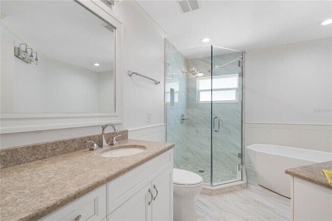 Building Photo - 3924 Versailles Dr