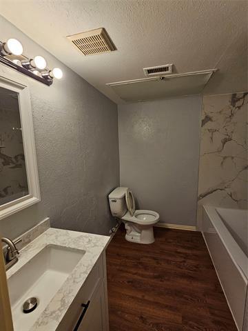 Building Photo - 701 Towne House Ln