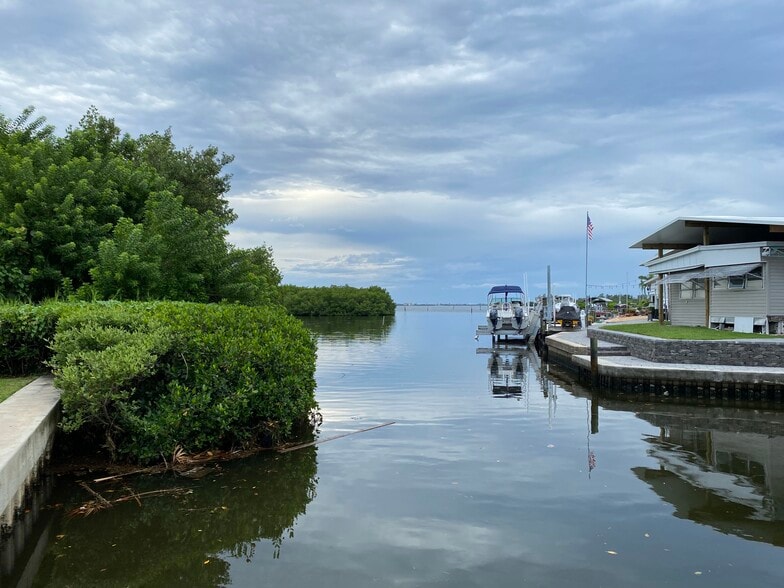 SaraBay - 1714 69th Ave W