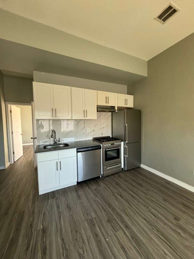 Building Photo - 88 Clinton Ave