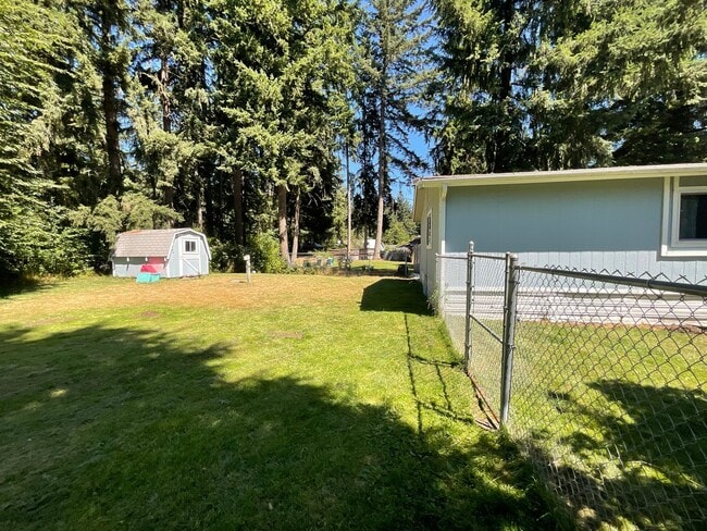 Building Photo - Charming 2 bedroom 2 bath house in Nisqual...