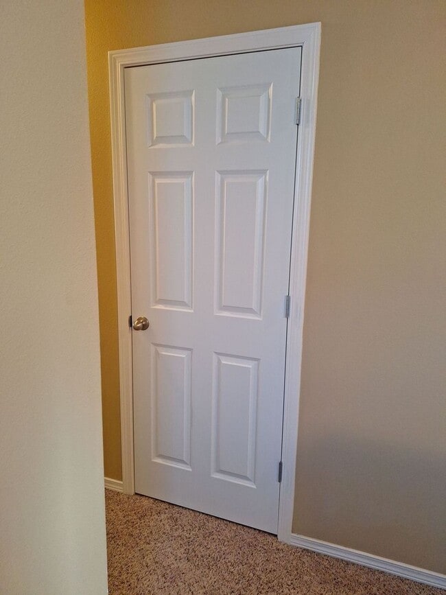 Building Photo - Central Valley Area - 2 Story Home (3Bed, 2.5 Bath)