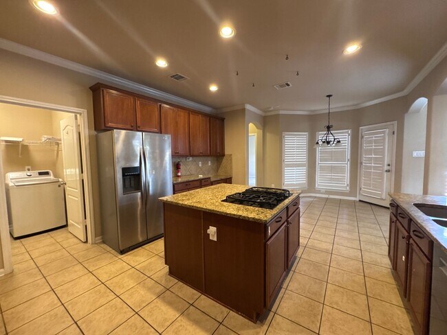 Building Photo - Gorgeous 4 BD | 3.5 BA | 2 CAR GARAGE Available in Sonoma Ranch Helotes! Move in Ready July 2026!