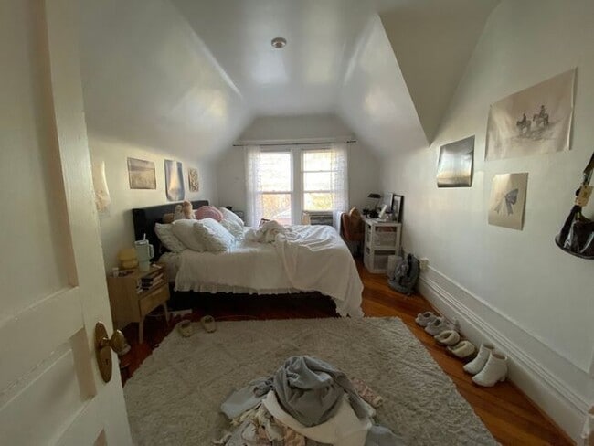 Building Photo - $6,000 | 8 Bedroom, 4 Bathroom Multi Floor...