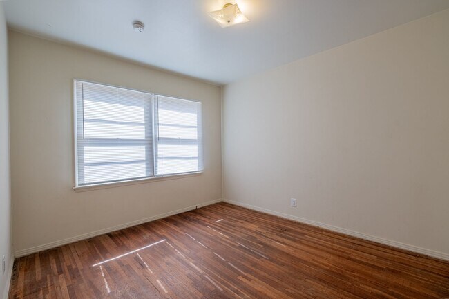 Building Photo - 1506 S Catalina Ave